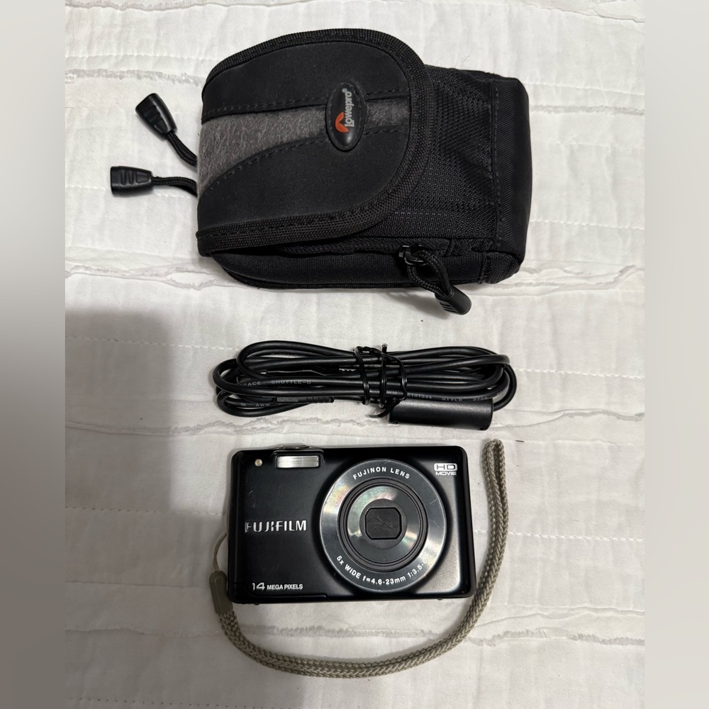 Fujifilm FinePix JX500 Compact Digital Camera 14.0MP with Charging Cord & Case